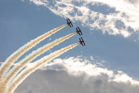RCAF Red/White Propeller - Triple Formation Smoke Trail