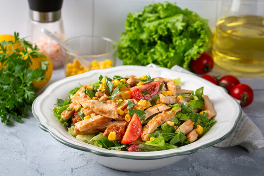 Caesar salad with grilled chicken