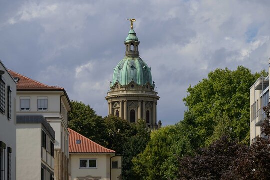 Die Kuppel der Christuskirche in Mannheim, ein Wahrzeichen der Stadt.