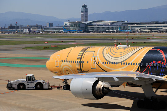 ANA Boeing 777-200ER in Star Wars C-3PO livery touchdown with tire smoke on April 26 2025 at Fukuoka Airport Japan