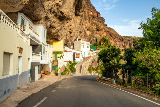 Road through the hamlet of Acusa Verde, Artenara, Gran Canaria, Canary Islands, Spain