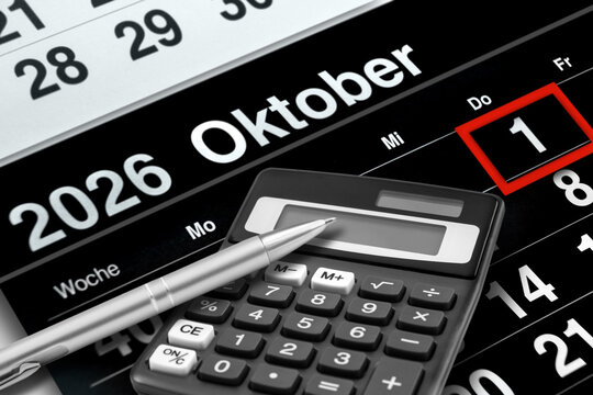 Deutscher Kalender Datum 1. Oktober 2026 mit Rechner rot schwarz