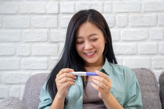 Woman get positive result on pregnancy test