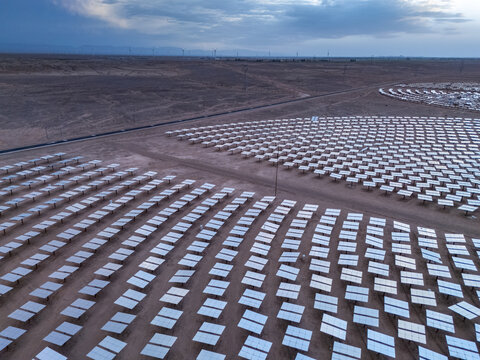 Yumen XinNeng solar thermal power station photovoltaic panel array