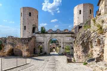 Obraz premium Spello, Umbria, Porta Venere e Torri di Properzio