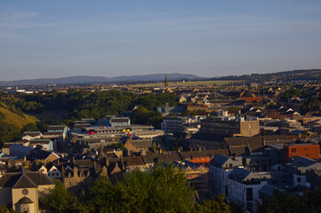 Fototapeta premium Edinburgh city skyline panoramic view at golden hour featuring historic gothic architecture and modern urban development