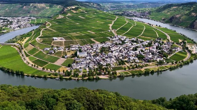 Ausflug, Aussicht, Aussichtspunkt, Deutschland, Drohnenaufnahme, Erholung, Europa, Ferienregion, Fluss, Flusskurve, Flusslandschaft, Flussschleife, Gr&uuml;n, Idylle, Kulturlandschaft, Landschaft, Luftaufn
