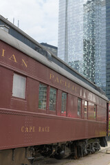 Obraz premium exterior side of Canadian Pacific Railway 1929 luxury solarium-lounge car, the Cape Race, at Roundhouse Park, Toronto