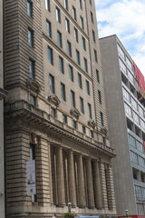 Obraz premium exterior of Trader's Bank Building (Montreal Trust Building) completed 1905, designed by FS Baker, and Carrere & Hastings, 67 Yonge St, Toronto