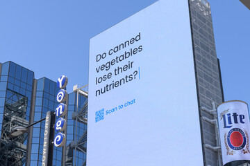 Obraz premium large-format digital spectacular with AppsFlyer's OneLink engagement sign at Sankofa Square, Toronto