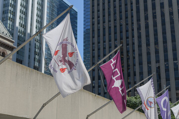 Obraz premium east overhead walkway at Nathan Phillips Square with 