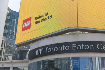 Fototapeta premium high-visibility digital advertising board with LEGO logo and slogan 