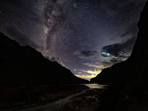 Milky way over Laguna Paron