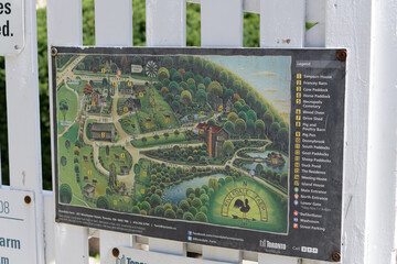 Obraz premium illustration map of Riverdale Farm on entrance gates at 201 Winchester St, Toronto