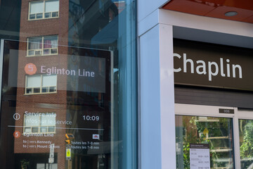 Obraz premium Chaplin Eglinton Line 5 station, Toronto (Third Entrance at Kay Gardner Beltline Trail)