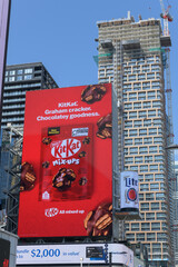 Obraz premium large-format rooftop digital spectacular with advertising by KitKat Mix-Ups (produced by Nestlé) over 302 Yonge St, Sankofa Square, Toronto