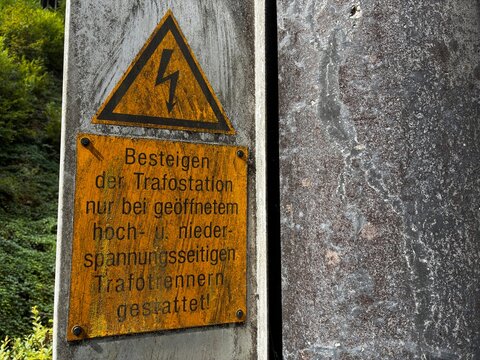 German electrical warning sign about transformer station access regulations