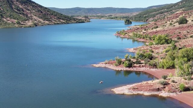 sortie en paddle sur le lac du Salagou dans l'H&eacute;rault