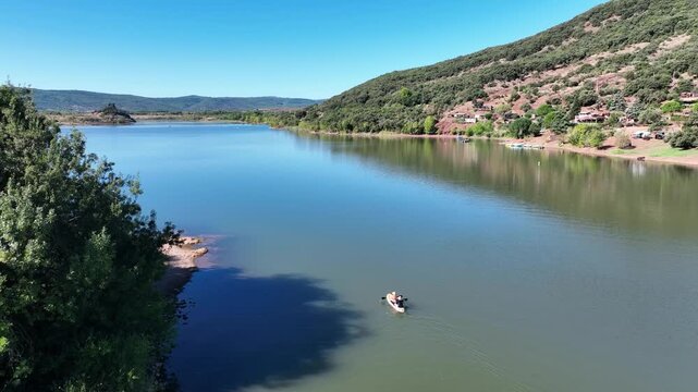 sortie en paddle sur le lac du Salagou dans l'H&eacute;rault