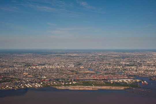 Aerial view of Buenos Aires from a plane approaching Jorge Newbery Airport (AEP) from the south.