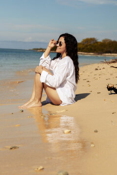 mujer en la playa