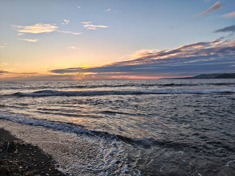 夕日に染まる海」の写真素材 | 4,010件の無料イラスト画像 | Adobe Stock
