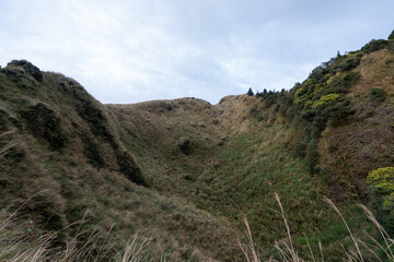 Fototapeta premium Hiking trail leading to the peak of Mount Qixing, Yangmingshan, Taiwan