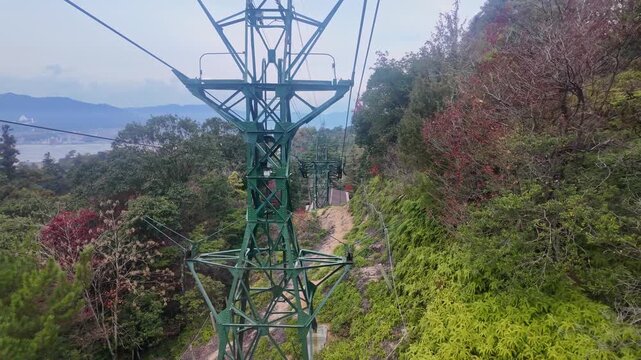 ロープウェイから見た紅葉の風景