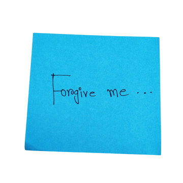 Blue sticky note with handwritten forgive me message on surface isolated on a transparent background