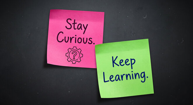 Pink and Green Sticky Notes with "Stay Curious" and "Keep Learning" Quotes on Black Background