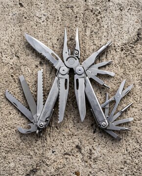 multi tool pocket knife