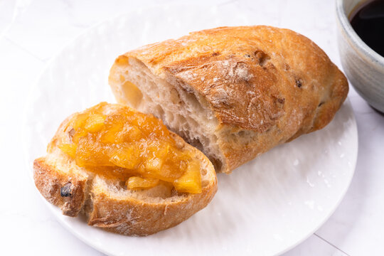 フランスパンとりんごジャム
