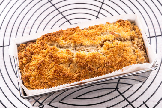りんごと紅茶のクランブルケーキ