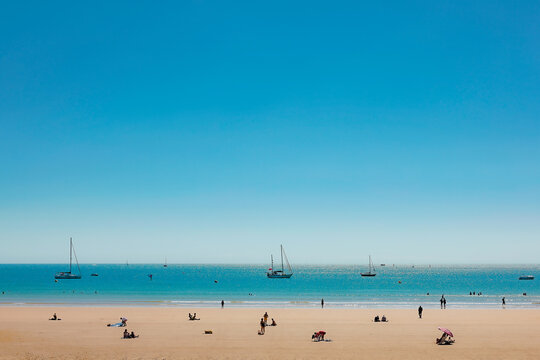 Plage mar&eacute;e basse des Sables d'Olonne Vend&eacute;e France