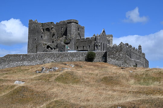 Le rocher de Cahsel dans le comt&eacute; de Tipperary en Irlande est une site historique majeur, il est c&eacute;l&egrave;bre pour son architecture m&eacute;di&eacute;vale et son art celtique. Il offre un point de vue panoramique.