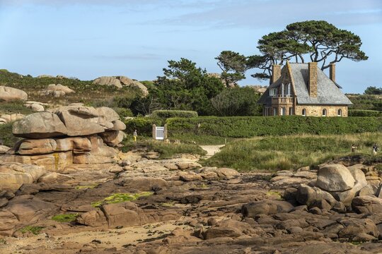 The rocks of the pink granite coast C&ocirc;te de Granit Rose near Ploumanac'h, Perros-Guirec, Brittany, France