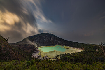 White Crater Kawah Putih © Steven Tessy