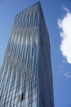 Ausschnitt des neugebauten Estrel Towers in Neuk&ouml;lln, Berlin, 17.09.2026
