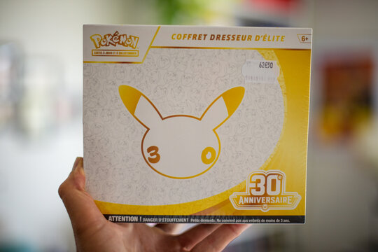 View of a Pok&eacute;mon ETB for the brand's 30th anniversary