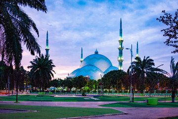 The exterior of Al Azhom Grand Mosque in Tangerang, Banten, Indonesia © HaniSantosa
