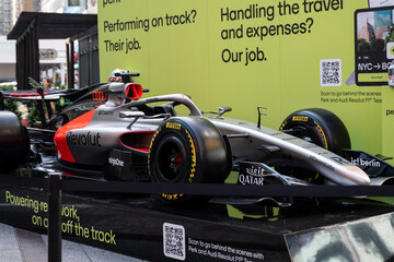 Fototapeta premium NEW YORK, USA – SEPTEMBER 16, 2026: an Audi Formula 1 car display in Times Square with sponsor branding and promotional signage.