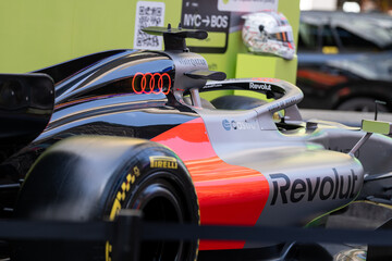 Obraz premium NEW YORK, USA – SEPTEMBER 16, 2026: a Formula One race car close up at a public street display with visible sponsor logos and blurred background vehicles.