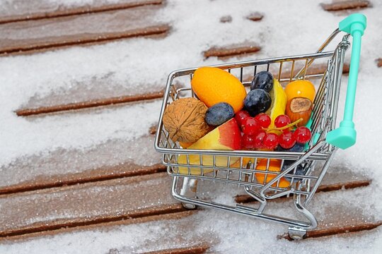 erkner, deutschland - vitaminreiche ern&auml;hrung im winter