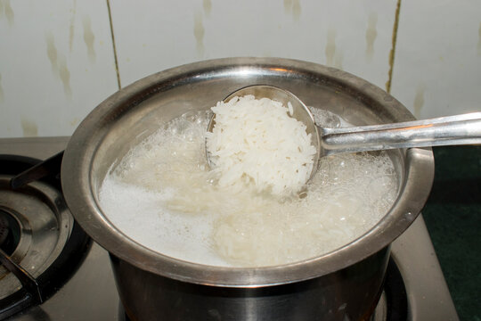 cooking white rice in open pot 