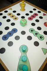 Gra planszowa ludo chińczyk © Studio Migafka