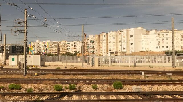 vias de estaci&oacute;n de trenes de Valencia espa&ntilde;a