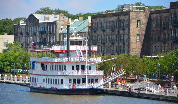 SAVANNAH, GEORGIA USA: Savannah riverboat, Georgia Queen on excursion. The River Street Riverboat Company was first established in 1991 under the direction of Jonathan Claughton.