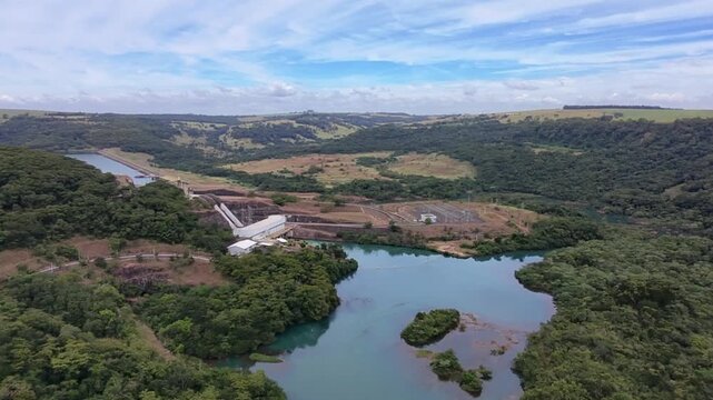 Vista a&eacute;rea da Usina Hidrel&eacute;trica Miranda em Uberl&acirc;ndia, Minas Gerais (Rio Araguari)