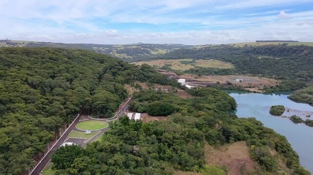 Vista a&eacute;rea da Usina Hidrel&eacute;trica Miranda em Uberl&acirc;ndia, Minas Gerais (Rio Araguari)