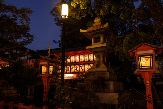 Illuminated lanterns at Yasaka Shrine, Kyoto, Japan. 